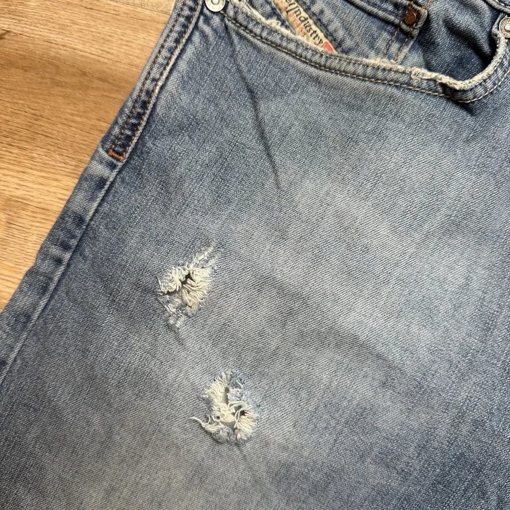 Diesel Jeans Men 32x30 Blue Larkee-Relaxed Comfort Straight Leg Destroyed 0811E